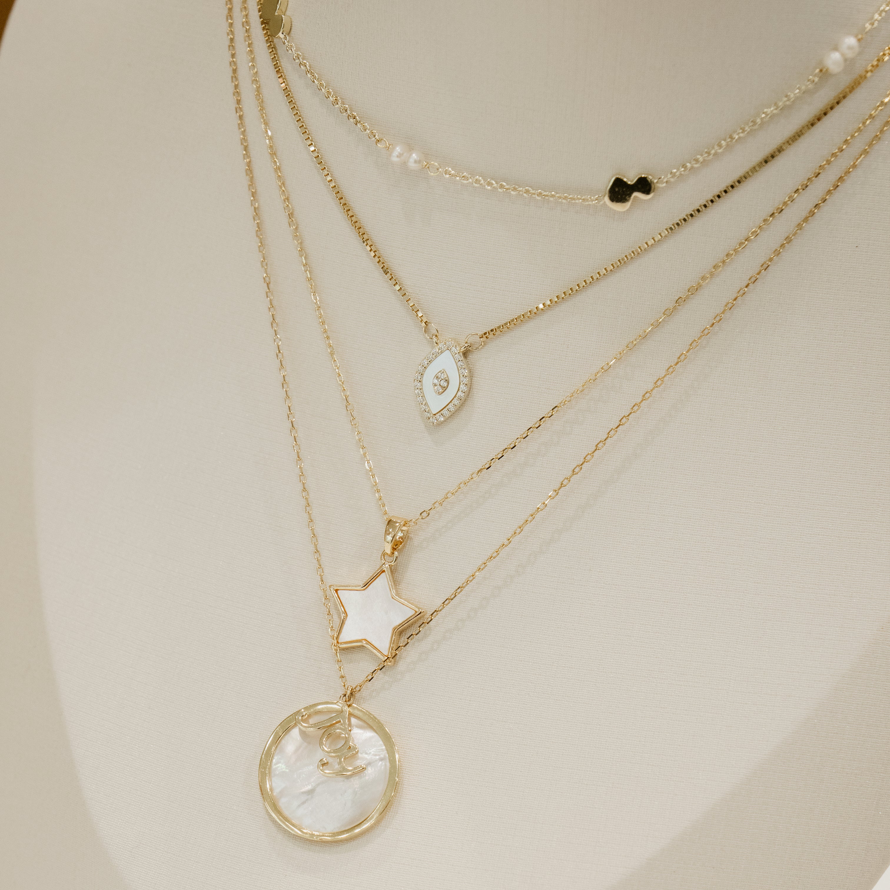SIDE EYE NECKLACE