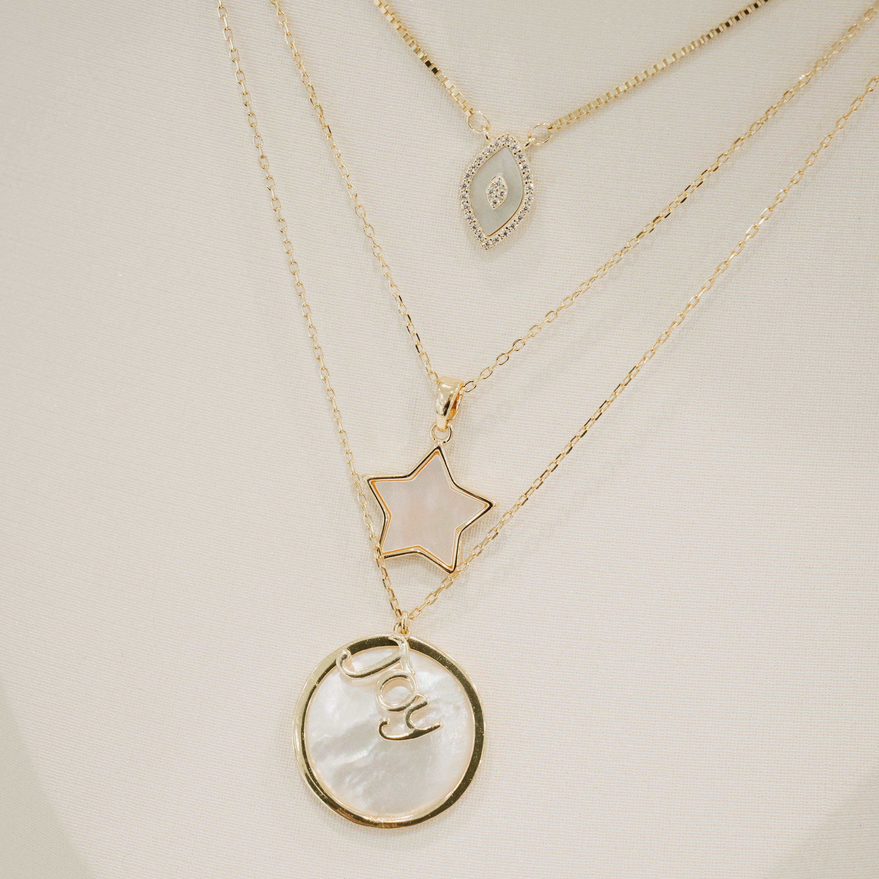 SIDE EYE NECKLACE