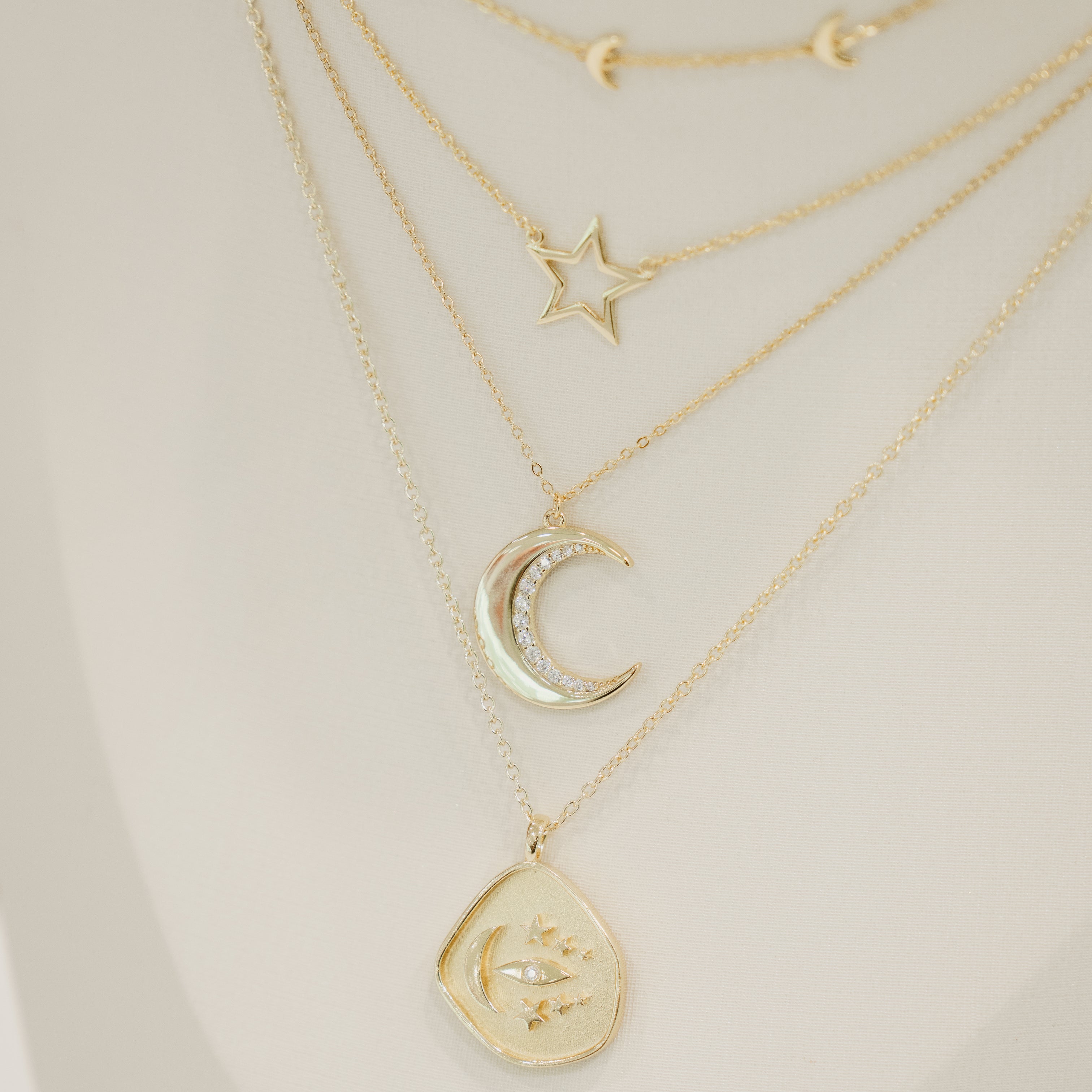 CLASSIC MOON NECKLACE