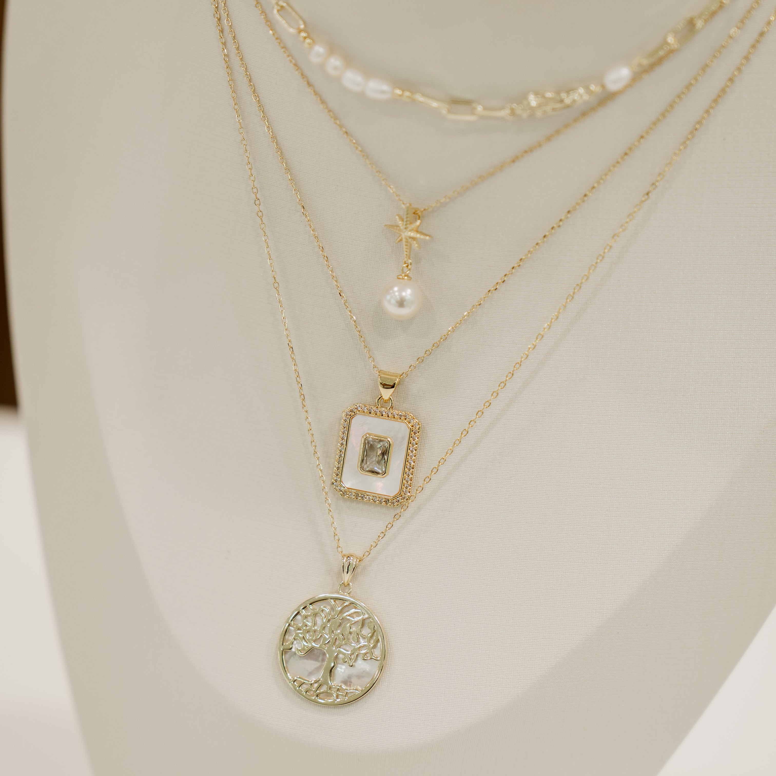 TOM SQUARE NECKLACE
