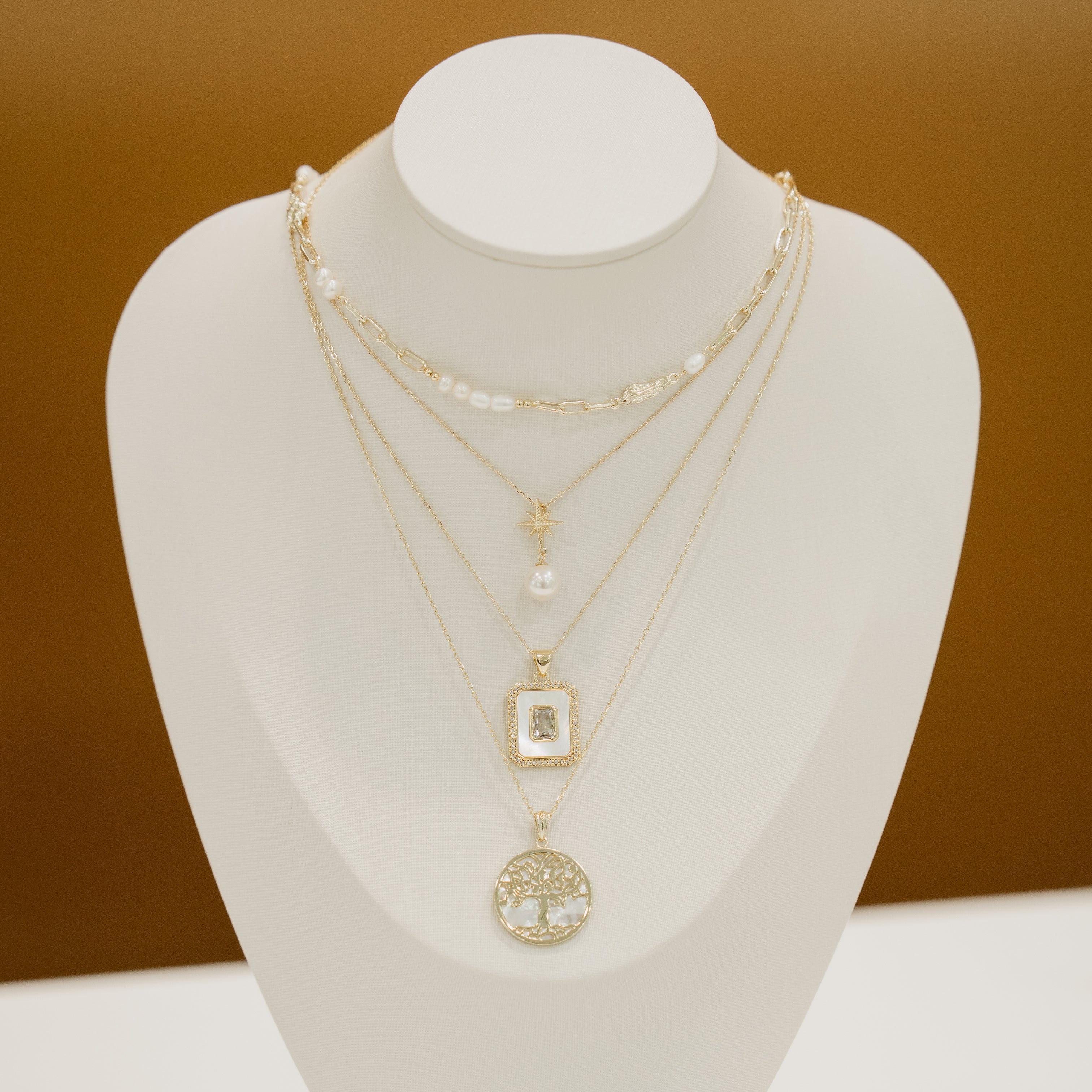 TOM SQUARE NECKLACE