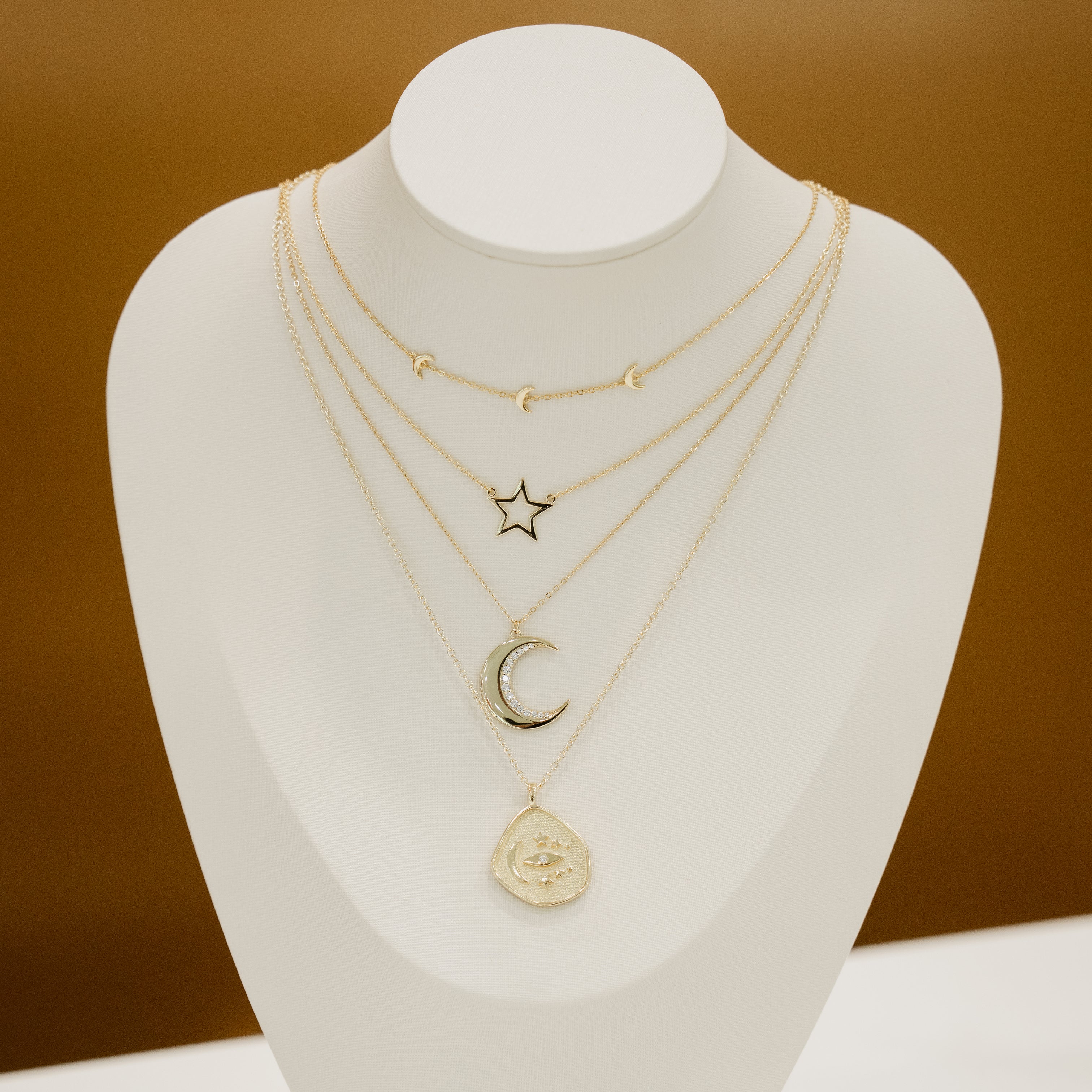 CLASSIC MOON NECKLACE