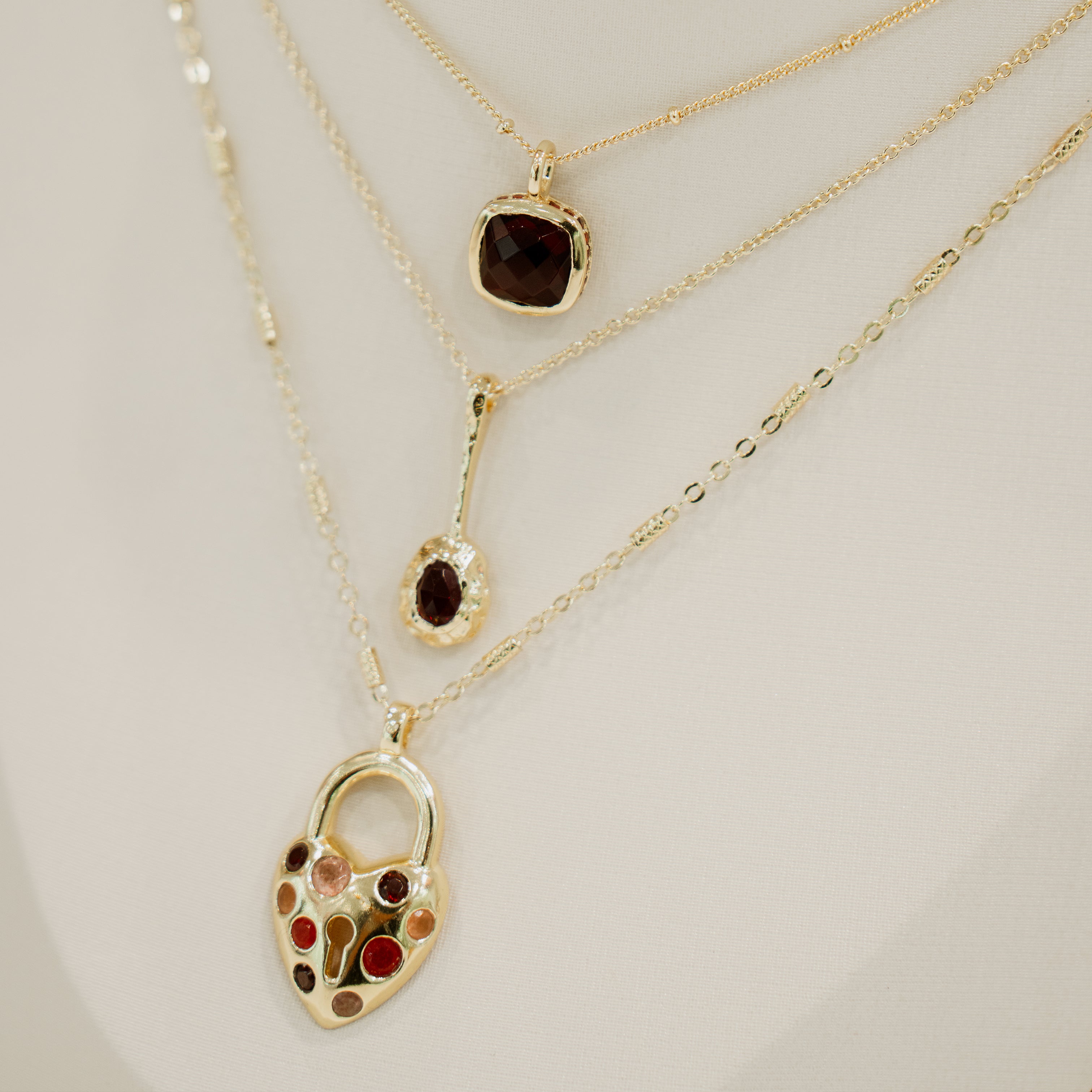 AMELIA NECKLACE